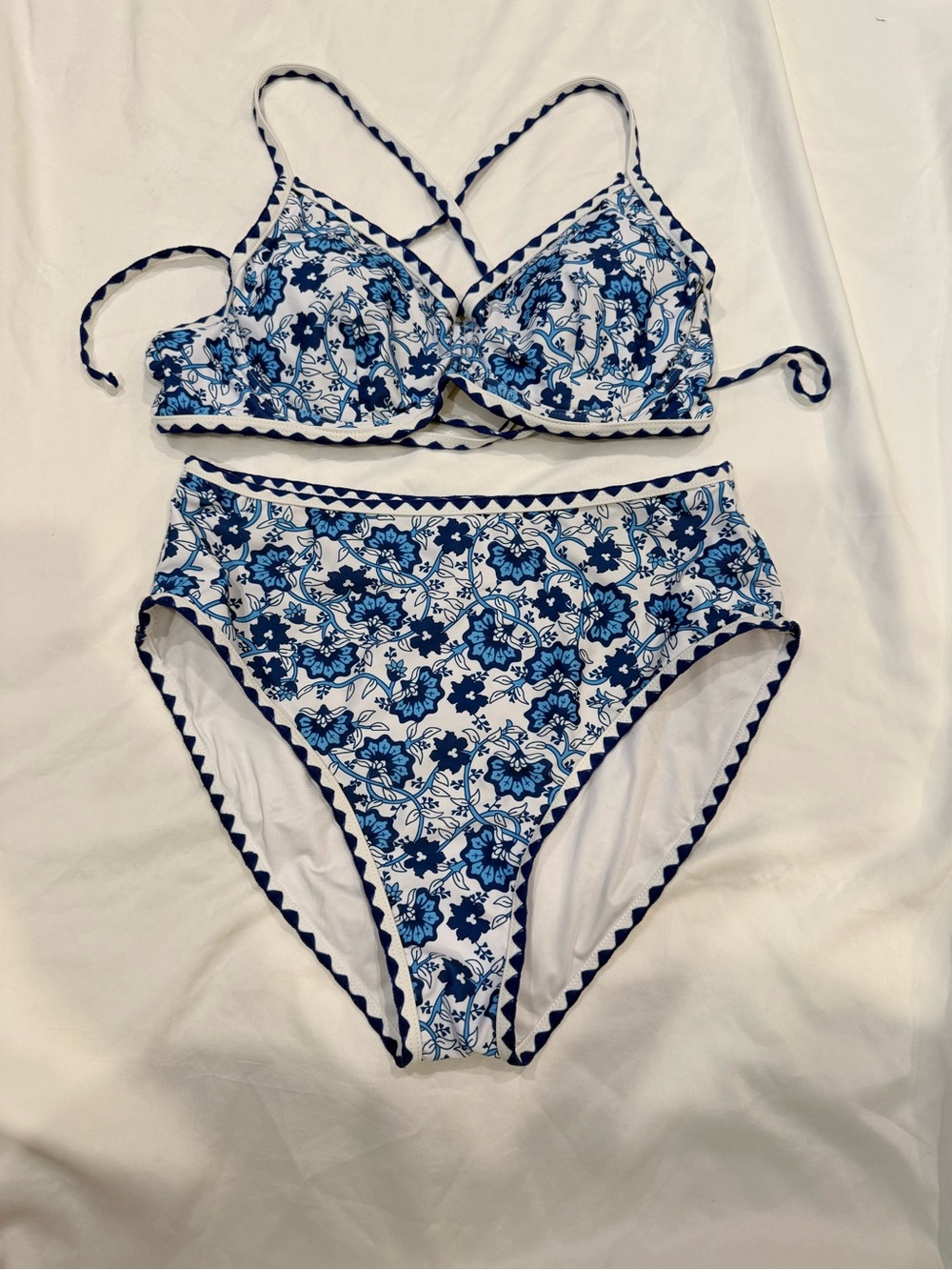 Women’s size L High-Waist Floral Bikini Set in Blue and White floral